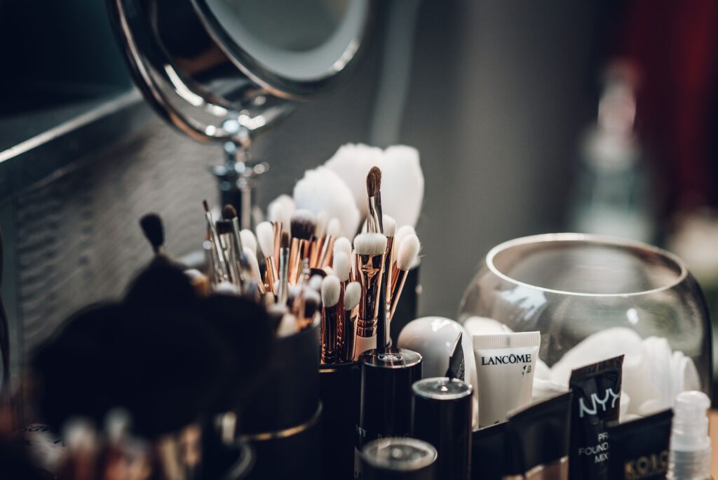 ChildHelp.info - children and adolescents obsessed with beauty
