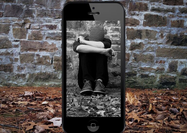ChildHelp.info - recognizing and dealing with cyberbullying