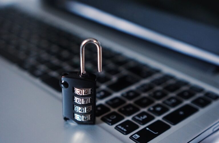 ChildHelp.info - staying safe online